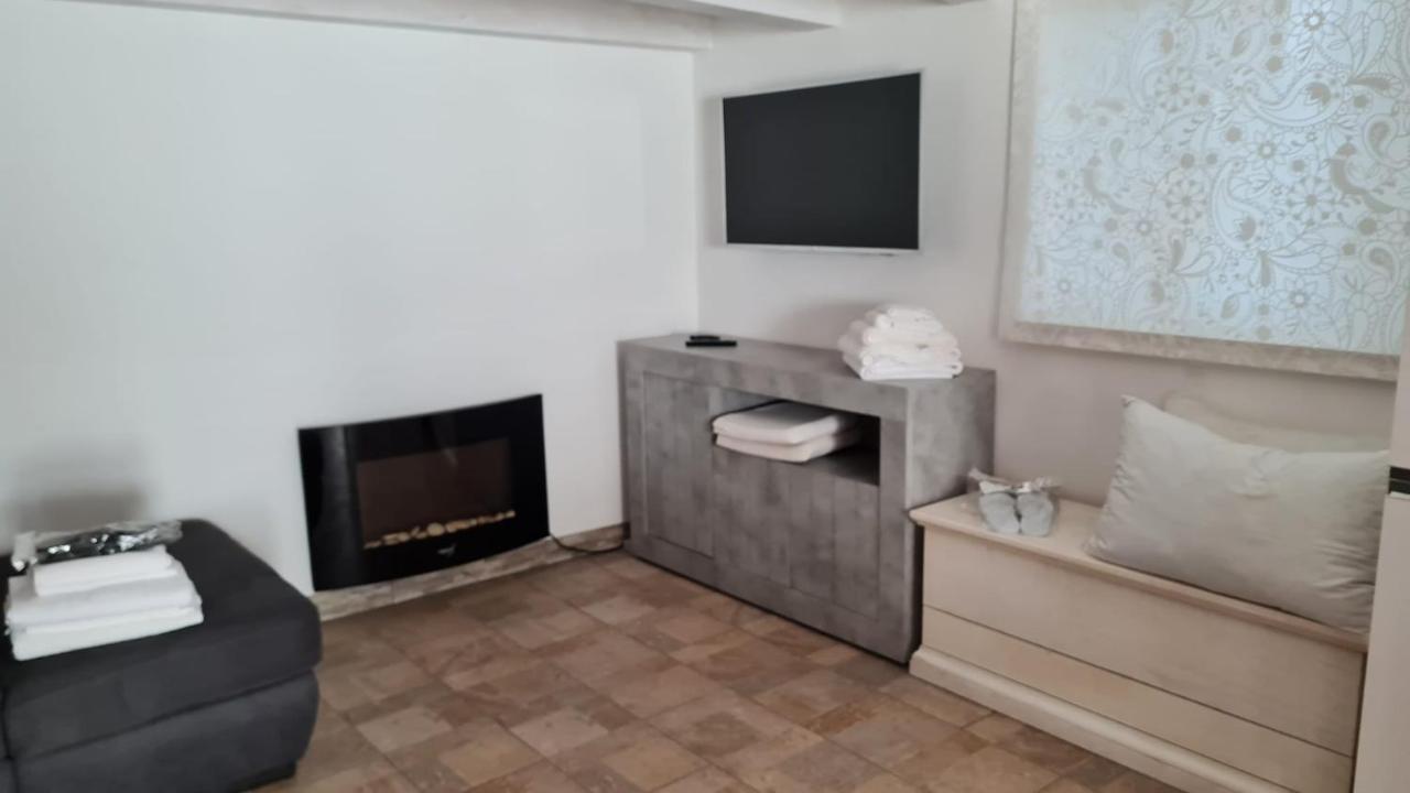 Dependance Oscar Apartment Carrozziere Fonte Ciane ภายนอก รูปภาพ